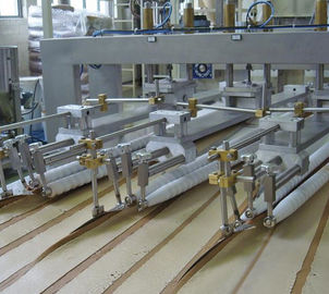 Máquina industrial del rollo suizo, torta que hace la máquina para la torta llenada atasco del rollo proveedor