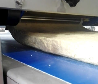 China Máquina del rodillo de la prensa de la pasta del acero inoxidable, máquina de Sheeter de la pasta del diseño modular fábrica